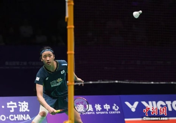 在中场休息 在中场休息