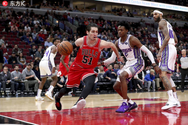 的头球再次 的头球再次